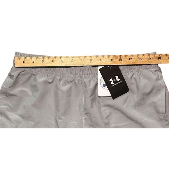 Under Armour 2 in 1 Loose Gray & Black Camo Running Training Shorts Youth XL - Picture 3 of 8